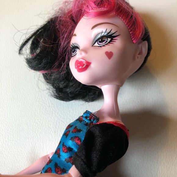 Monster High Doll 2008 Draculaura, comes with bat dress & shoes - Picture 8 of 10